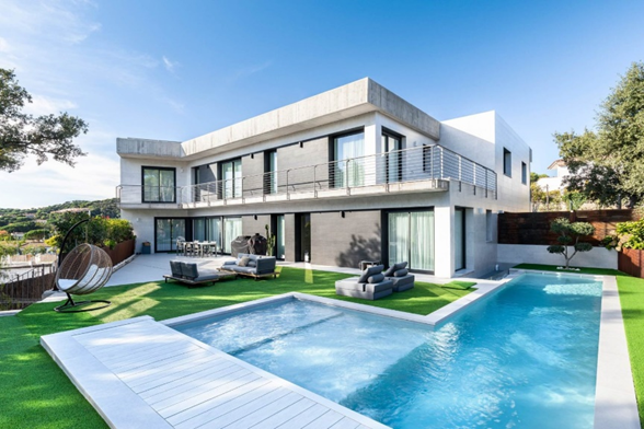 Una fachada de dise&ntilde;o con Dekton para un oasis mediterr&aacute;neo